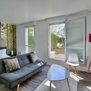 Appartement Grand Studio Avec Jardin Et Parking - Paris Orly